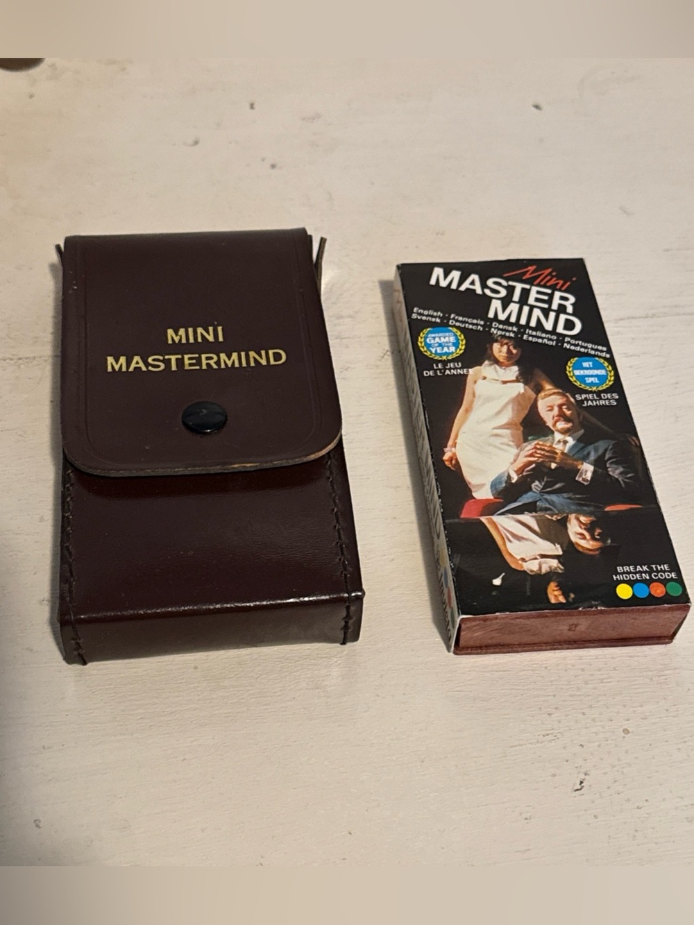Rare vintage 1972 Swinger Mini Mastermind Board Game  with leather Travel Case